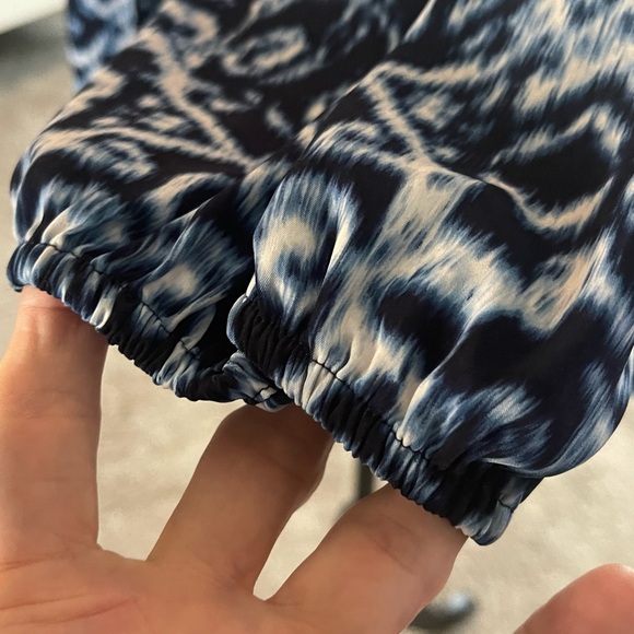 CHICOS- Beautiful Blue Top or Cardigan with button closure and elastic hem - Picture 6 of 8